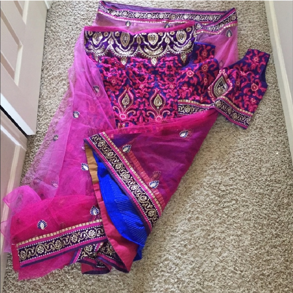 🍇🥂😍 Bollywood saree worn once. - Picture 5 of 5